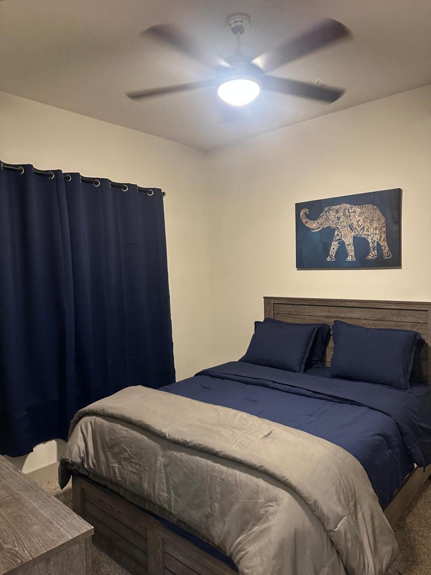 Luxurious 1 Bedroom W Pool & Patio Ingalleria Area Apartment *