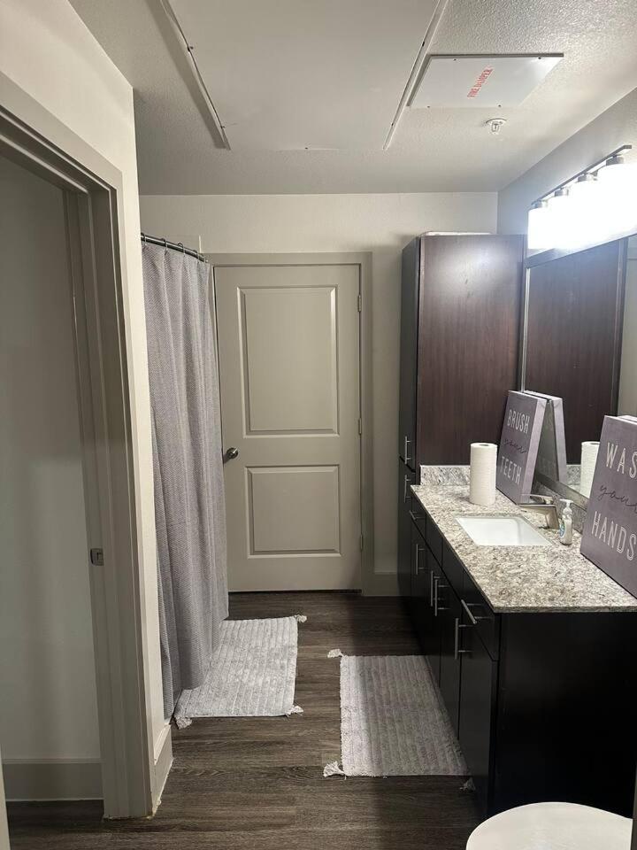 Luxurious 1 Bedroom W Pool & Patio Ingalleria Area *