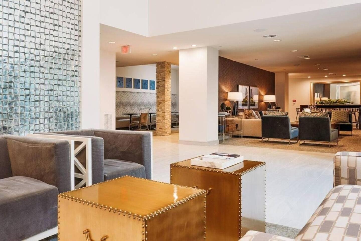 Luxurious 1 Bedroom W Pool & Patio Ingalleria Area
